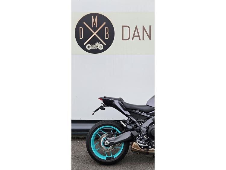 YAMAHA MT-09