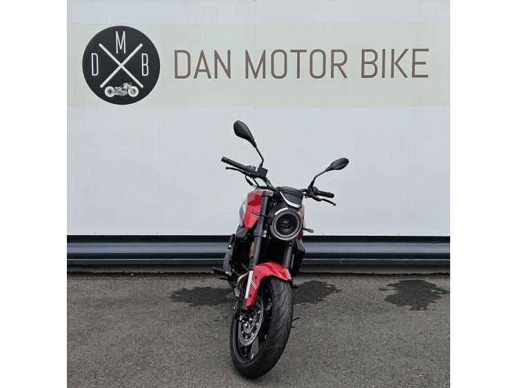 MOTO MORINI SEIEMMEZZO STR 650