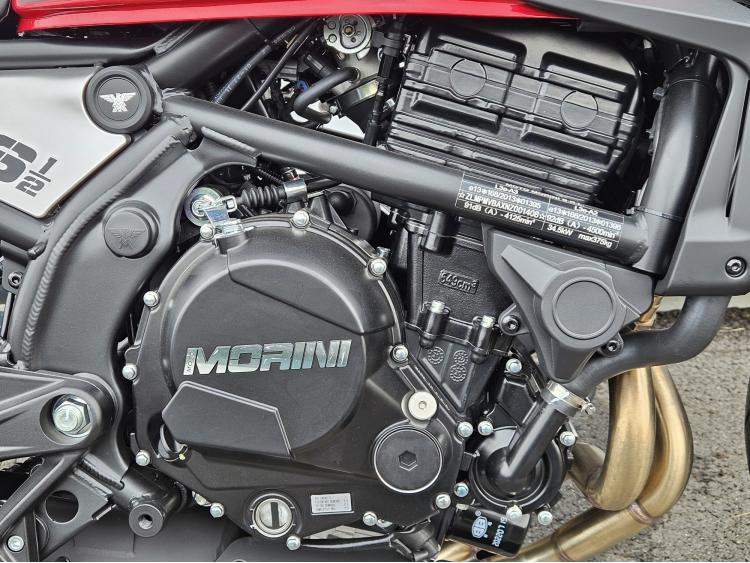MOTO MORINI SEIEMMEZZO STR 650