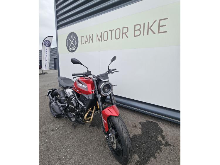 MOTO MORINI SEIEMMEZZO STR 650