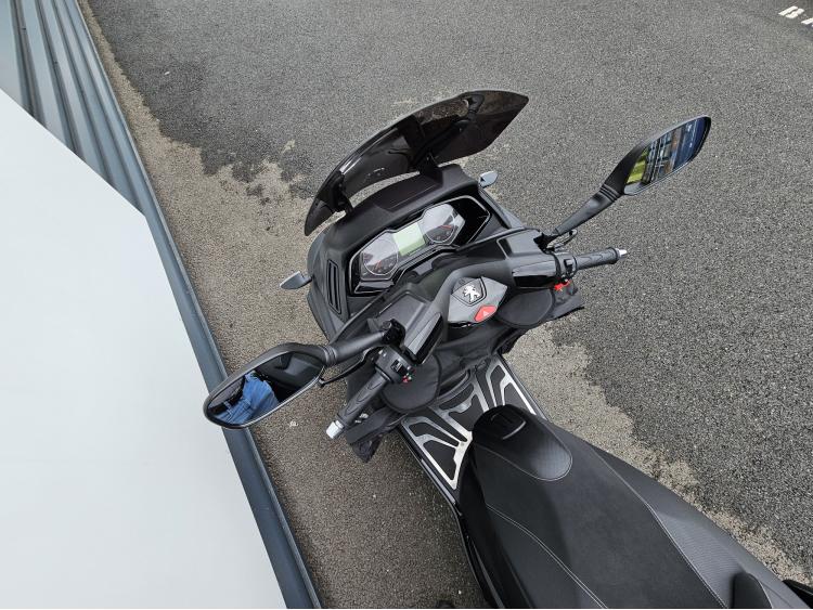  METROPOLIS 400  Black édition permis auto + formation 7h00