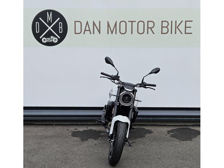 MOTO MORINI SEIEMMEZZO STR 650