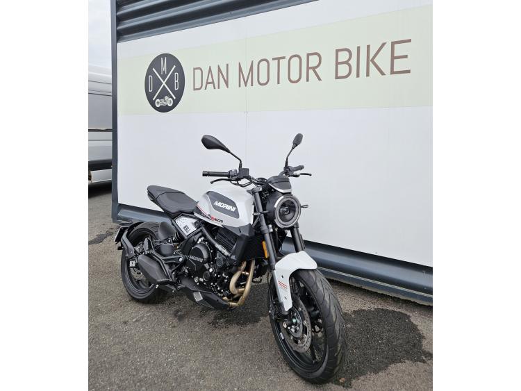 MOTO MORINI SEIEMMEZZO STR 650
