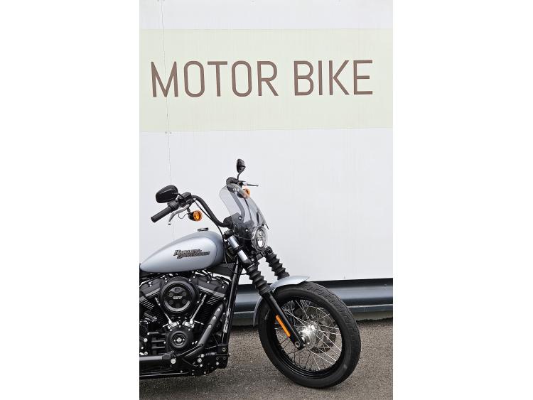 STREET BOB 1745