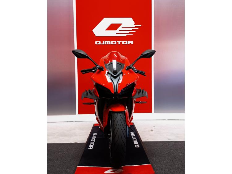QJ MOTOR SRK 800 RR