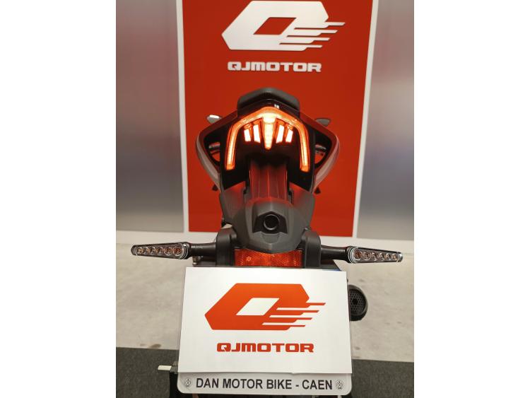 QJ MOTOR SRK 800 RR
