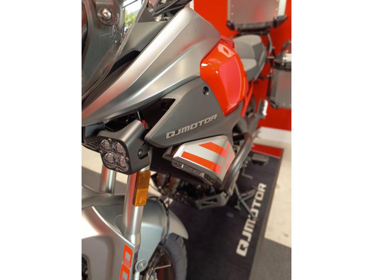 QJ MOTOR SRT 600 SX
