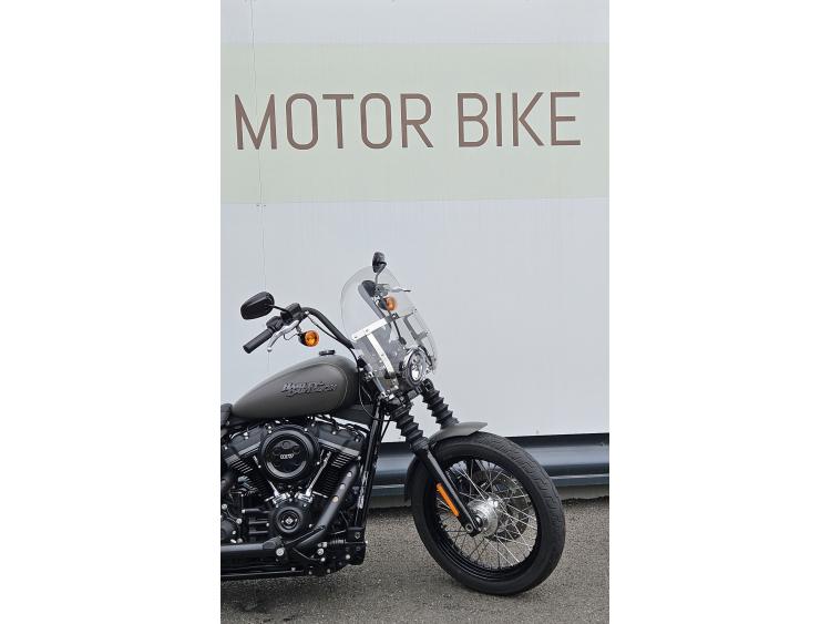STREET BOB 1745