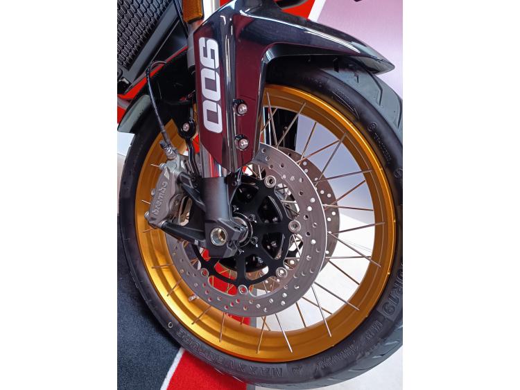 QJ MOTOR SRT 900 SX